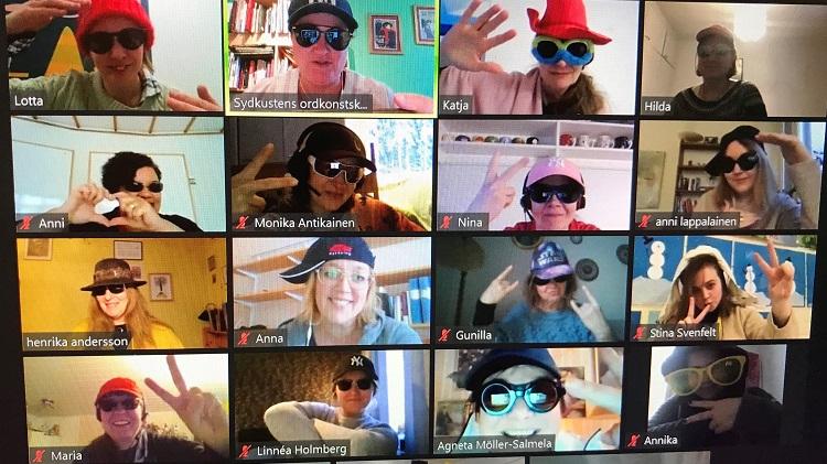 Skärmdump från en utbildninsdag via Zoom. Deltagarna har olika hattar och solglasögon på sig, ser glada ut och gör olika tecken med händerna.